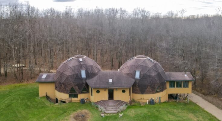 Glamping Retreat offers a job with free accommodation in the Geodesic Dome Glamping Retreat offers a job with free accommodation in the Geodesic Dome