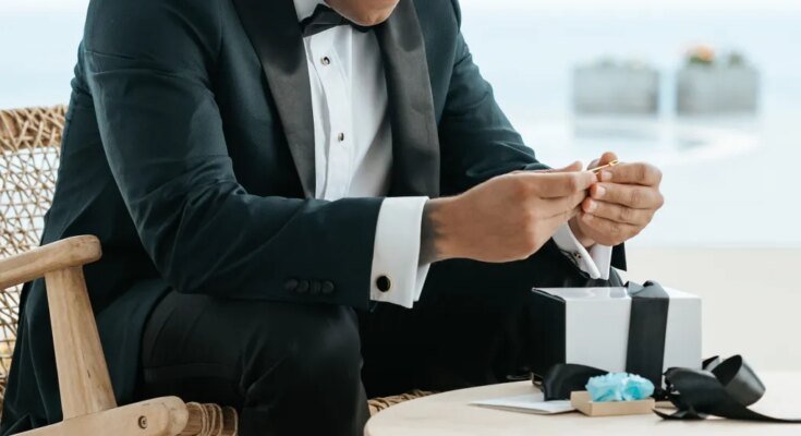 36 Groom Gift Ideas to Give Your Husband on the Wedding Day