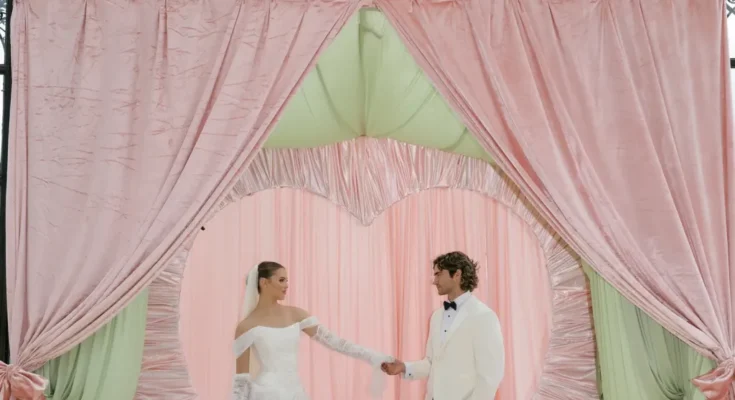 This effortlessly sophisticated pink + green wedding was pure Palm Beach pastel beauty. This effortlessly sophisticated pink + green wedding was pure Palm Beach pastel beauty.